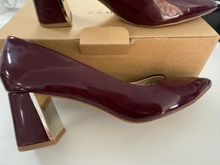 Zapatos de tacón Zara granate/burdeos elegantes y