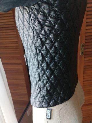 Cazadora de piel negra