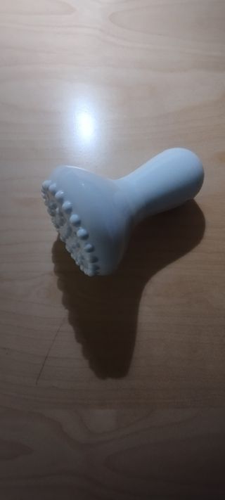 Masajeador de madera y a pilas