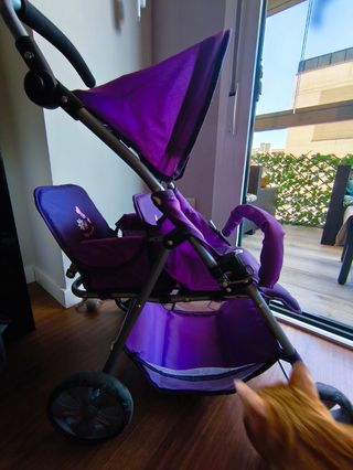Carro gemelar morado, trona y cuna