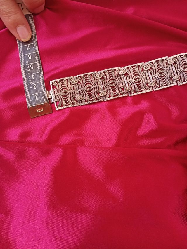 Pulsera de plata con diseño intrincado