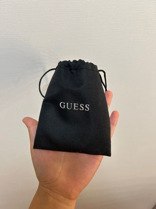Collar Guess Dorado Unisex original con su bolsa