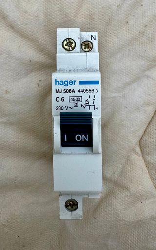 INTERRUTTORE AUTOM MAGNETOTERMICO HAGER MJ 506A C6