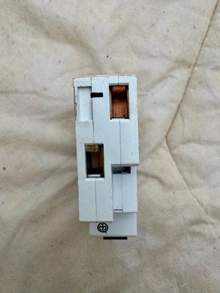 INTERRUTTORE AUTOM MAGNETOTERMICO HAGER MJ 506A C6