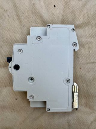 INTERRUTTORE AUTOM MAGNETOTERMICO HAGER MJ 506A C6