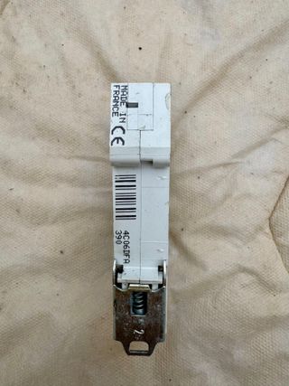 INTERRUTTORE AUTOM MAGNETOTERMICO HAGER MJ 506A C6