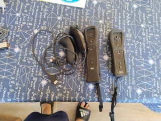 Nintendo Wii Negra con 2 Mandos y 2 Juegos