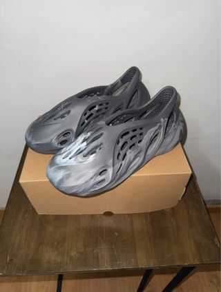 Adidas Yeezy Foam RNR Gris
