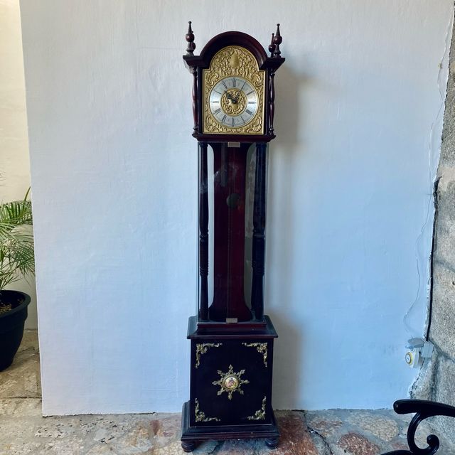 Reloj de péndulo antiguo