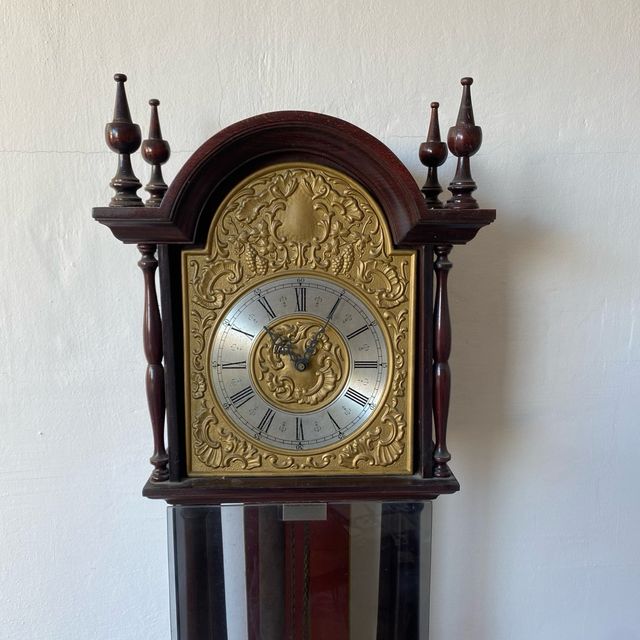 Reloj de péndulo antiguo