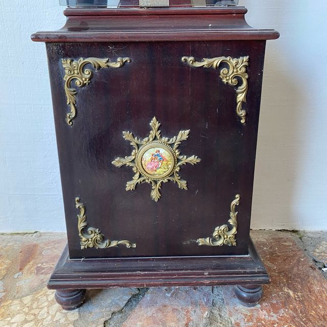 Reloj de péndulo antiguo