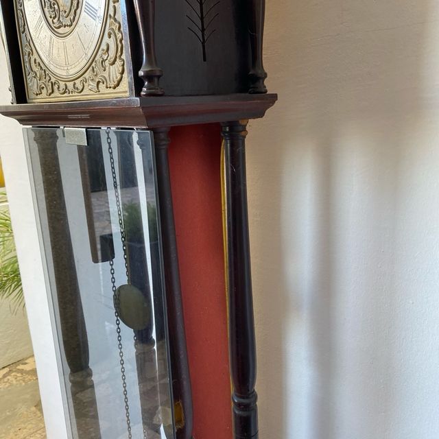 Reloj de péndulo antiguo