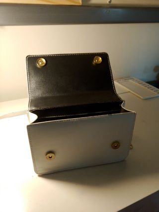 Borsa bianca con catena dorata