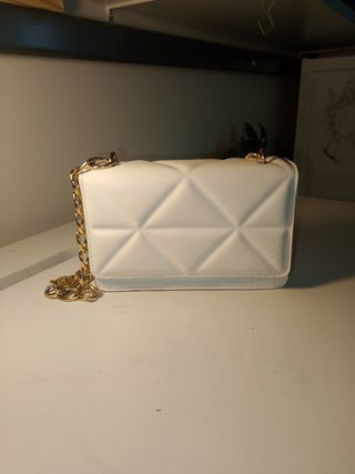 Borsa bianca con catena dorata
