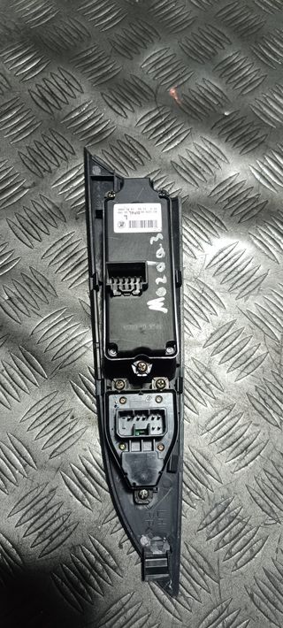 Mando elevalunas Mazda 3 (2004-2009)