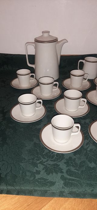 Servizio caffè in porcellana avorio e oro