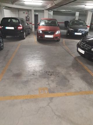 Alquilo plaza garaje para moto