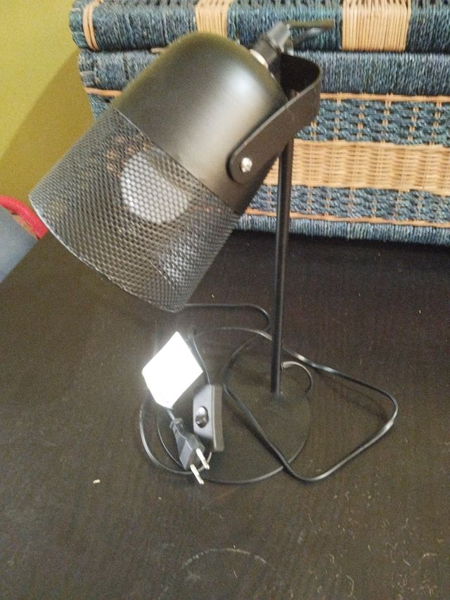 Lámpara de mesa negra