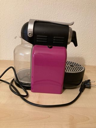 Cafetera Nespresso DeLonghi Rosa
