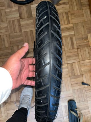 Neumático Moto Michelin City Pro 90/90-18. camara