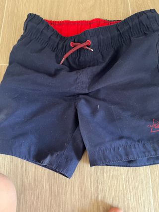 Bañador azul marino con cordón rojo