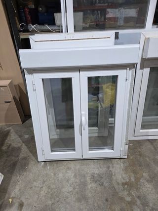Ventana de aluminio blanca