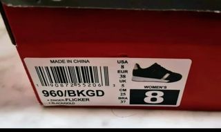Zapatillas Skechers Negras y Doradas