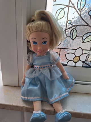 Muñeca de trapo azul con vestido