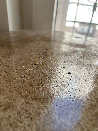 Tavoli sagomati/supporti per piante in cemento e legno