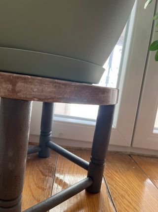 Tavoli sagomati/supporti per piante in cemento e legno