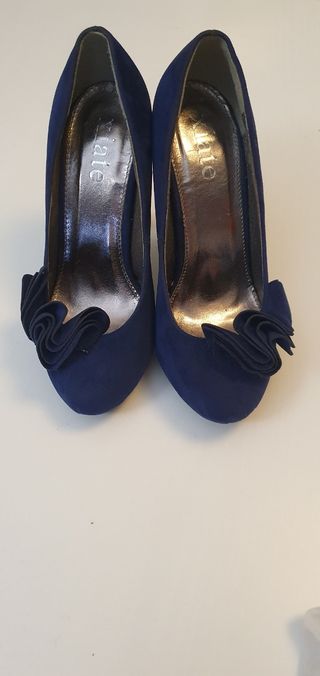 Zapatos de tacón azul ante