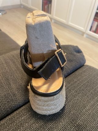 Sandalias de cuña negras