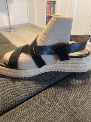Sandalias de cuña negras