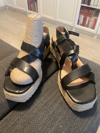 Sandalias de cuña negras