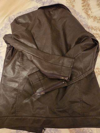 Cazadora efecto piel hombre marrón