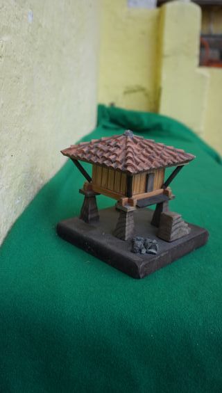 Hórreo de madera artesanal 14x14x14 cm