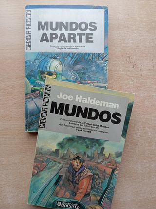 Primeros dos libros de la trilogía de Los Mundos.