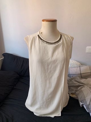 Blusa blanca con pedrería