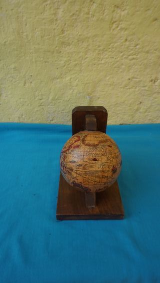  Cenicero antiguo monedas y bola mundo leer ver fo