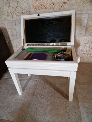 Silla de piano marfil