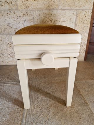 Silla de piano marfil