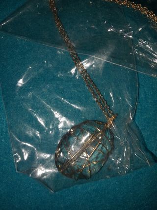 Colgante cristal verde agua con cadena dorada