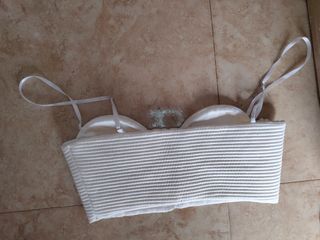 Top escote corazón con tirantes finos Zara