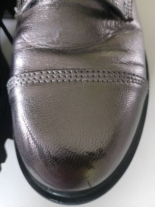 Anfibi argentati con lacci e zip