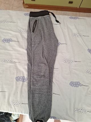 Pantalón largo gris con cremallera