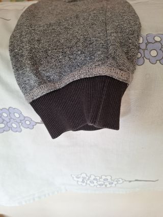 Pantalón largo gris con cremallera