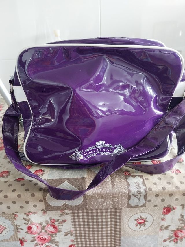 Bolsa de viaje morada y blanca Ibiza