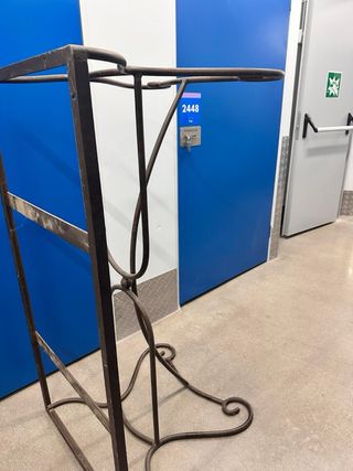 Mesa de metal y cristal para exterior
