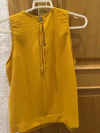 Blusa de tirantes color mostaza