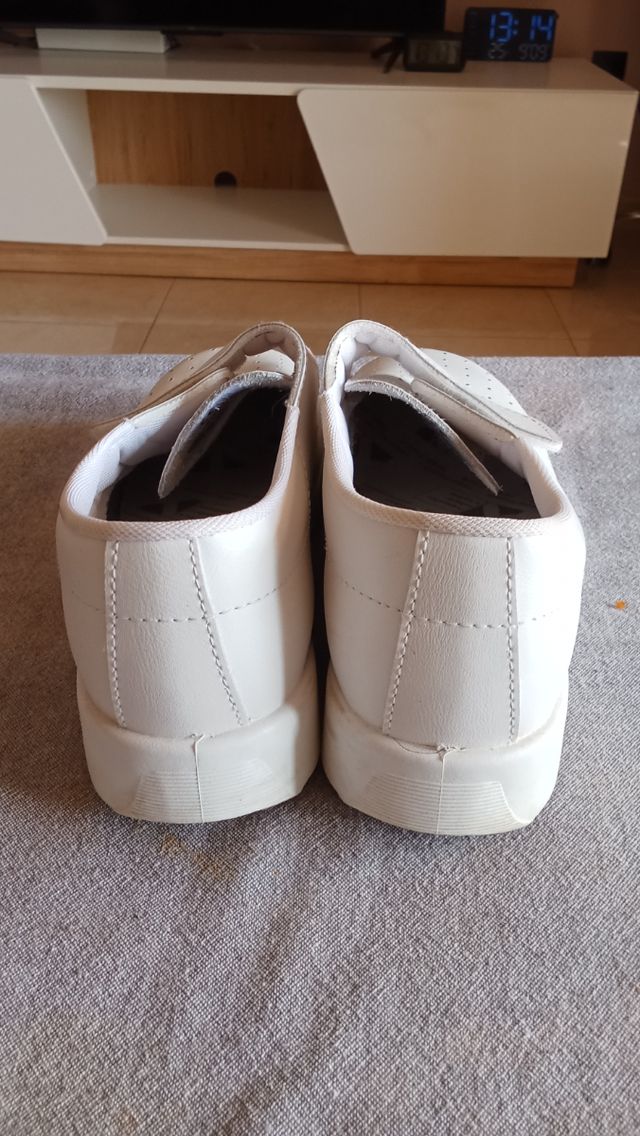 Zapatos de trabajo blancos de mujer, seminuevo.